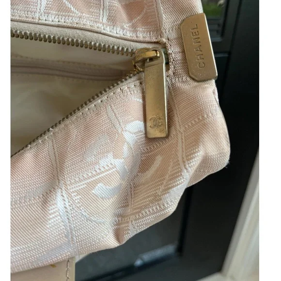 CHANEL Pink and Cream Shoulder Bag - Picture 6 of 11